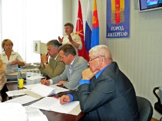 В МУНИЦИПАЛЬНОМ СОВЕТЕ