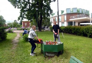 Плюс пятьдесят дополнительных рабочих мест для подростков