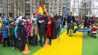 Торжественное открытие зоны отдыха и детской площадки по адресу: г. Петергоф, ул. Ропшинское шоссе, д.10