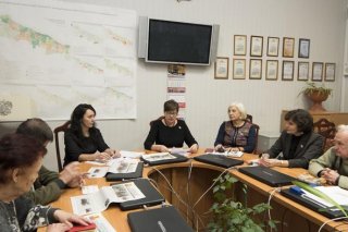 Обсуждение  изменений и дополнений  в  Устав  МО г. Петергоф