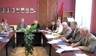 В МУНИЦИПАЛЬНОМ СОВЕТЕ МО г. ПЕТЕРГОФ