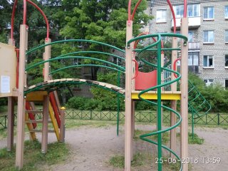 Вандалы на детских площадках
